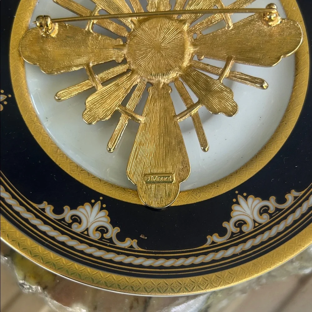 Vintage Black & Gold Maltese Cross Brooch